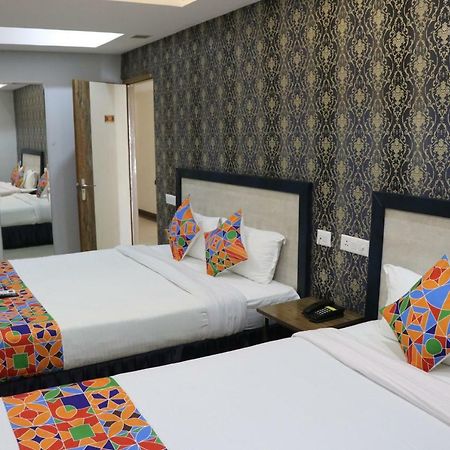 Отель S.R. Residency Zirakpur Экстерьер фото
