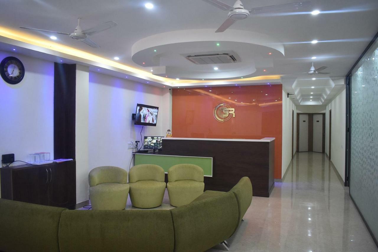 Отель S.R. Residency Zirakpur Экстерьер фото
