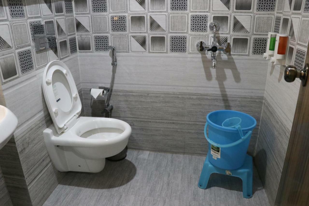 Отель S.R. Residency Zirakpur Экстерьер фото