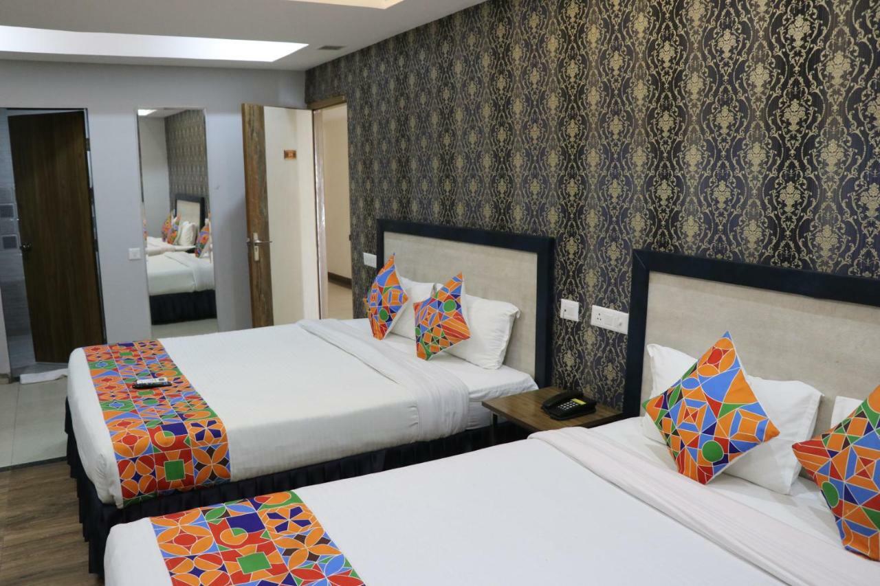 Отель S.R. Residency Zirakpur Экстерьер фото