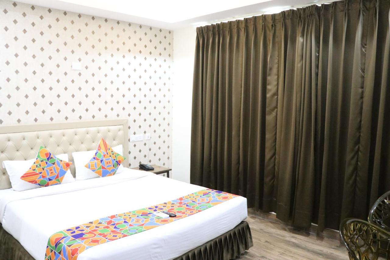 Отель S.R. Residency Zirakpur Экстерьер фото