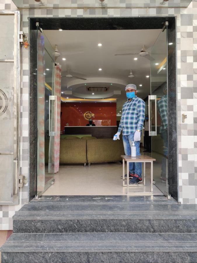 Отель S.R. Residency Zirakpur Экстерьер фото