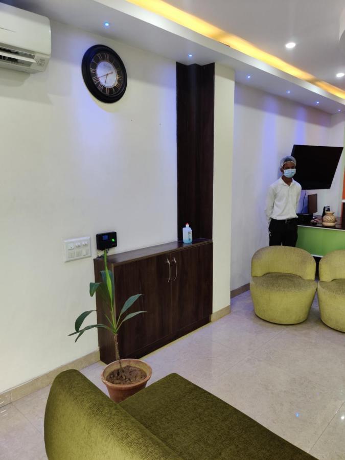 Отель S.R. Residency Zirakpur Экстерьер фото