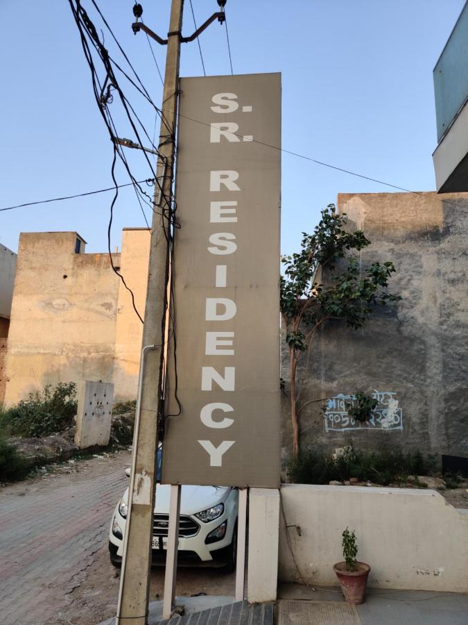 Отель S.R. Residency Zirakpur Экстерьер фото